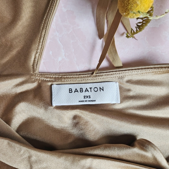 Aritzia Babaton Satinette V-Neck Bodysuit - Oxford Tan - Picture 2 of 6